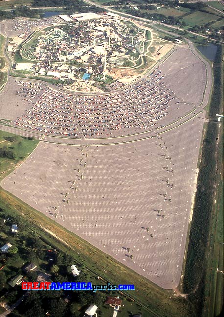 Gurnee park and parking lot
This 1978 aerial view gives you a sense of the enormity of the Gurnee parking lot.
