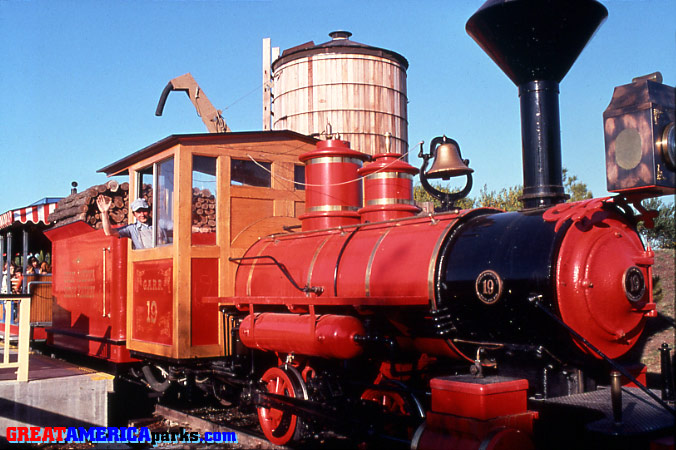 Red engine number 19
Santa Clara, CA
Here is a closeup of view of Santa Clara's red engine number 19.
