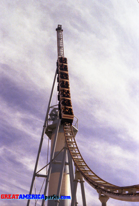 highest point
Gurnee, IL
The train is at or near the highest point that it reaches on the track. Below is the cylindrical weight-drop tower. In the upper right corner is a small bit of the cable of the Southern Cross skyride.
Keywords: Gurnee
