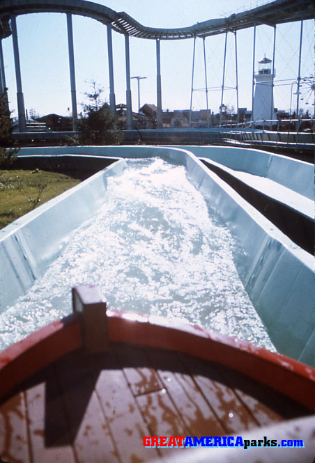 on board the Yankee Clipper
This is the view from the front of a Yankee Clipper boat as it moves swiftly through the lower flume. The waterless trough on the right is that of Loggers Run, which was not running at the time that this photo was taken. The upper flume in the background is that of Yankee Clipper.
