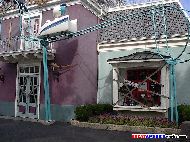 Shockwave Exits Through This Gift Shop - Notice The Condemned Sign!
