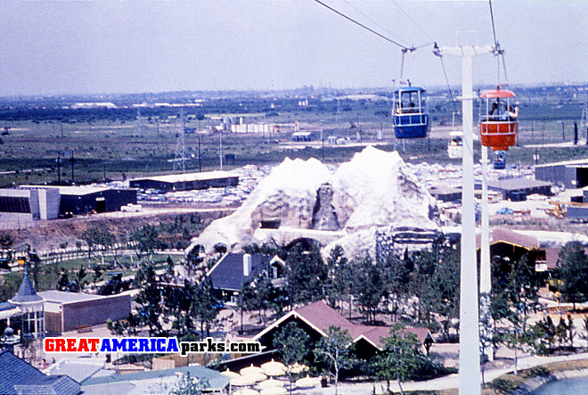 Astroway
Von Roll skyride above Astroworld; the Alpine Sleigh Ride mountain is in the background
