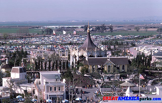 Santa Clara elevated view
This elevated view provides an unusual perspective of the Hometown Square train station, the Carousel Columbia, the parking lot, and beyond.
