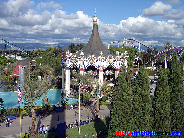 Carousel Columbia
17 April 2004
Santa Clara, California
A look at Columbia from the tower ride as it begins its ascent.
