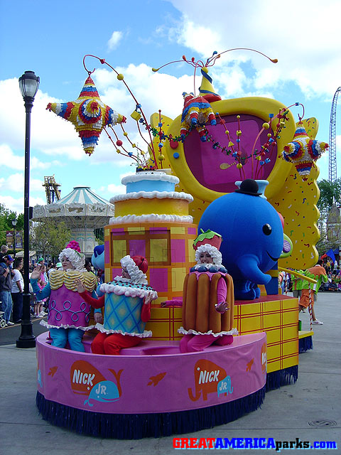 a colorful float
17 April 2004
Santa Clara, California
All of the floats in the Nickelodeon Celebration Parade are fresh and brightly colored.
