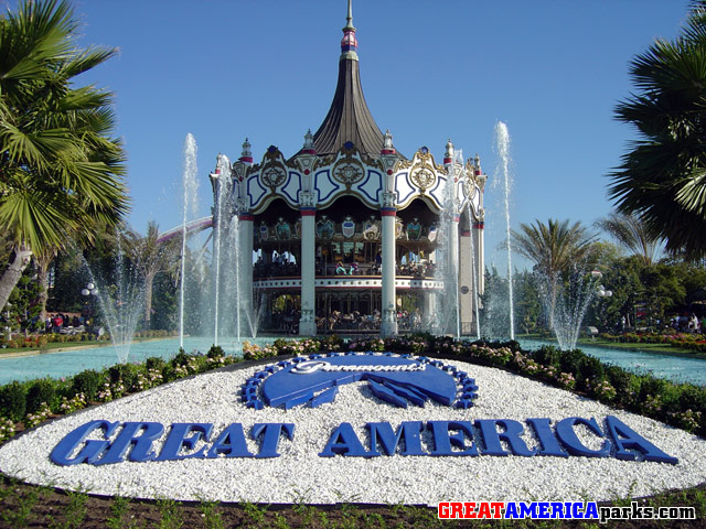 Carousel Columbia from front of reflecting pool
28 August 2005
Santa Clara, CA
A view of the Carousel Columbia from the front of the reflecting pool.
