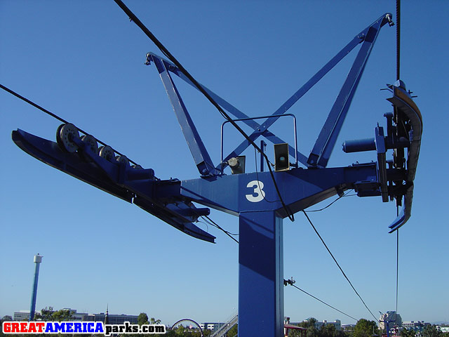 middle tower
16 October 2005
Santa Clara, CA
Tower number three is the middle of five towers on the skyride.
