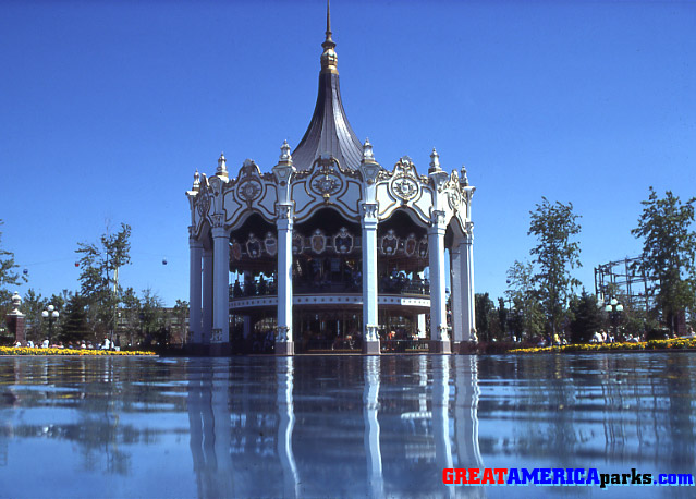 Gurnee's Carousel Columbia
Gurnee, IL
The presence of Southern Cross skyride cabins in the far background indicates that this is the Gurnee Carousel Columbia.
Keywords: Gurnee