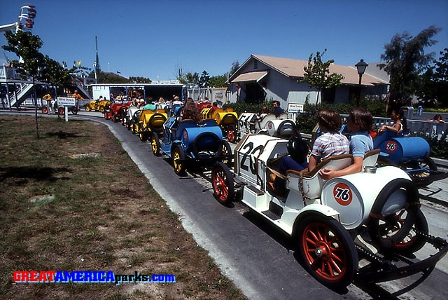 traffic jam
Santa Clara, CA
These cars have finished the circuit on the Barney Oldfield Speedway. They are backed up, awaiting clearance into the station. This is the Santa Clara ride, as indicated by the 76 logos on the cars.
