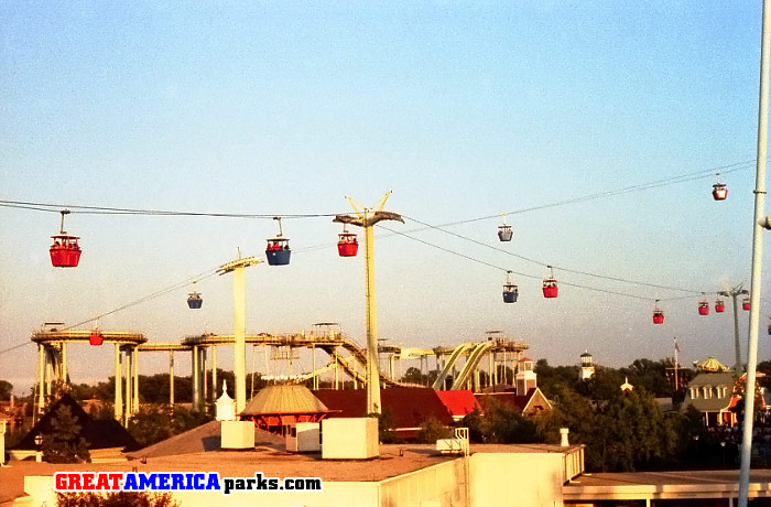 view from train
Gurnee, IL

This view of the Delta Flyer / Eagle's Flight and Southern Cross skyrides was seen from the train as it made its way through Orleans Place.
Keywords: Gurnee