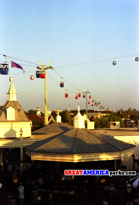 Southern Crossing
Gurnee, IL

Here you can see how the much-taller Southern Cross skyride crossed over the Delta Flyer / Eagle's Flight skyride.
Keywords: Gurnee