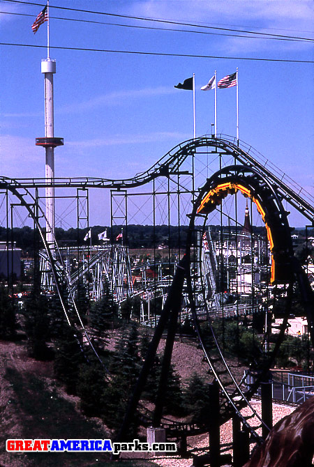 first drop and first loop
Gurnee, IL
A train goes through the first vertical loop.
Keywords: Gurnee