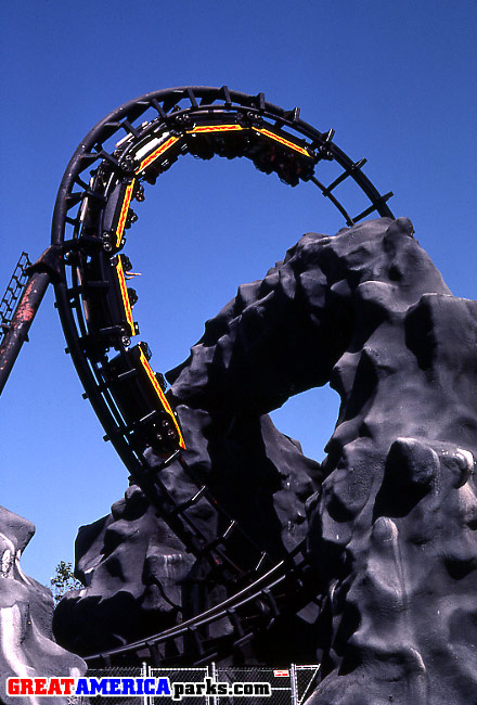 second loop closeup
Santa Clara, CA
Here is a closer look at the second vertical loop as a train passes through.
