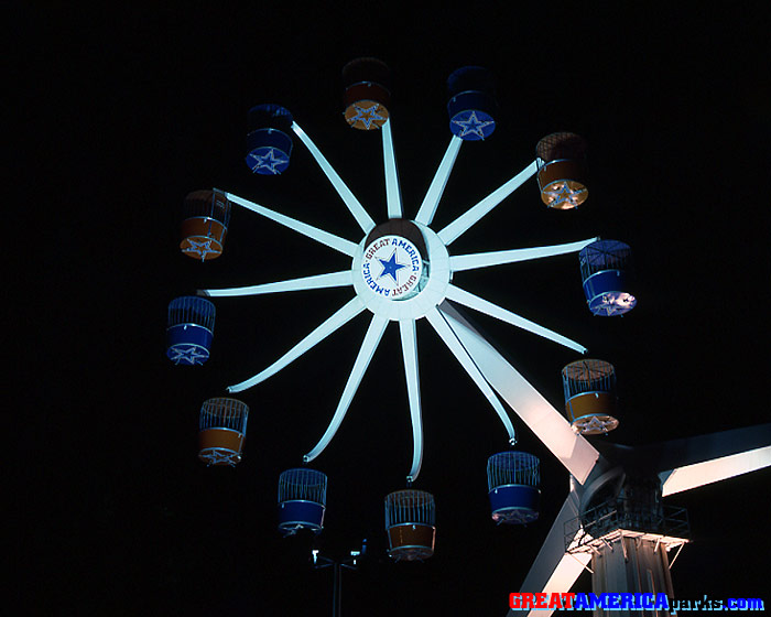 Sky Whirl at night
At night, Sky Whirl was illuminated by spotlights from below.
