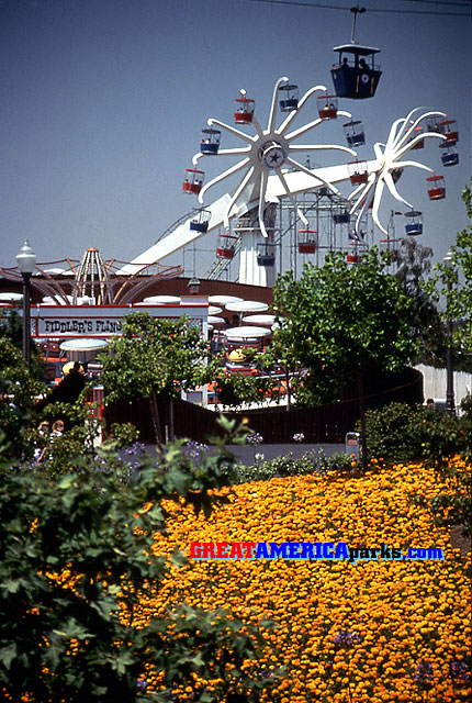 Fiddler's Fling and Sky Whirl
Santa Clara, CA
The Sky Whirl is seen beyond the Fiddler's Fling while a gondola of the Delta Flyer / Eagle's Flight glides above.
