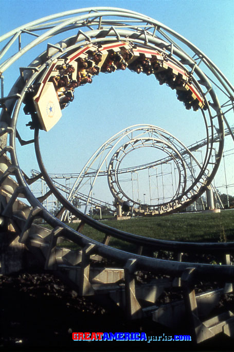 corkscrew!
Gurnee, IL
A train is just about to finish its run through the corkscrew element of the [i]Turn of the Century[/i] roller coaster.
Keywords: Gurnee