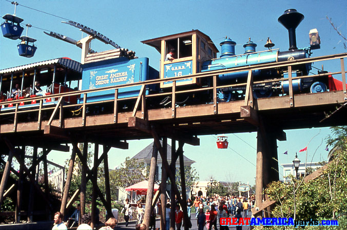train on Orleans Place trestle
Santa Clara, CA
Soon after departing from the Hometown Square station, the train crosses a trestle in Orleans Place. In the background is the Delta Flyer / Eagles's Flight skyride.
