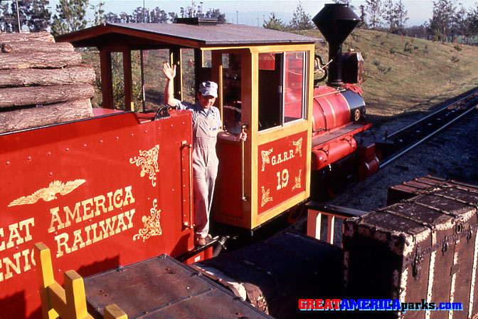 Santa Clara's red engine 19
Santa Clara, CA
another look at Santa Clara's red engine number 19
