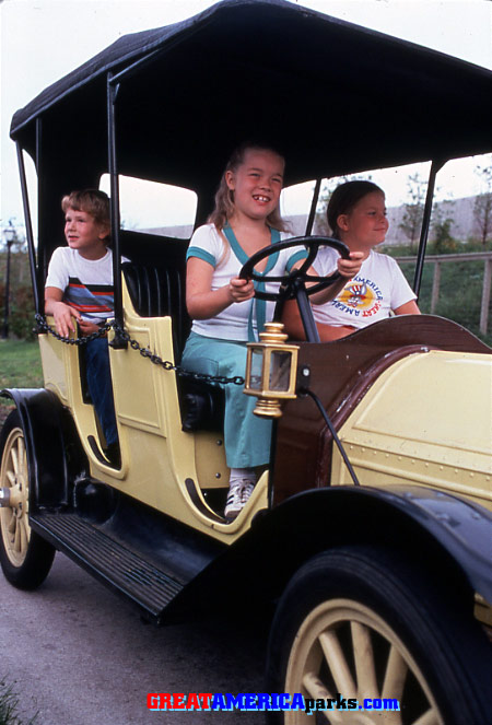 Traffique Jam antique car
Gurnee, IL
This is a closeup of one of the antique cars on Gurnee's Traffique Jam.
Keywords: Gurnee