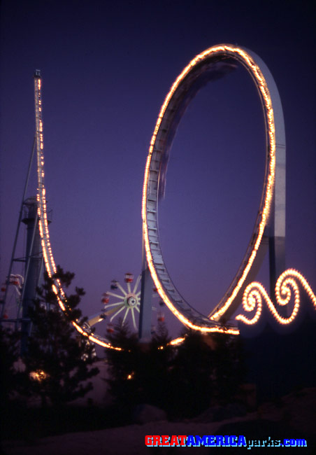 lighted loop
Santa Clara, CA
a look at the illuminated Tidal Wave
