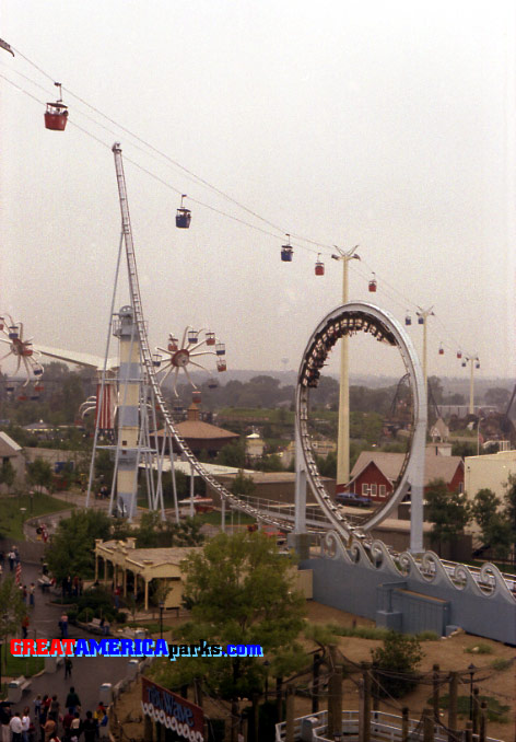 Cross over Tidal Wave
Gurnee, IL
The Southern Cross skyride crosses over the Tidal Wave as a train passes through the loop in this 1980 photo.
Keywords: Gurnee