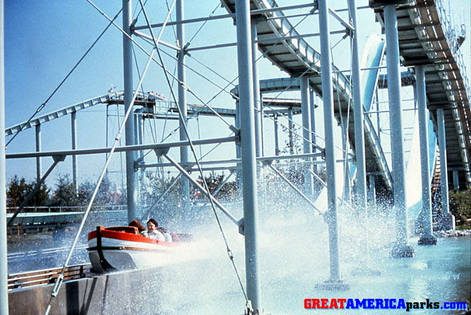 Yankee Clipper hydro splash
A Yankee Clipper boat splashes down and speeds over the hydroflume hump.
