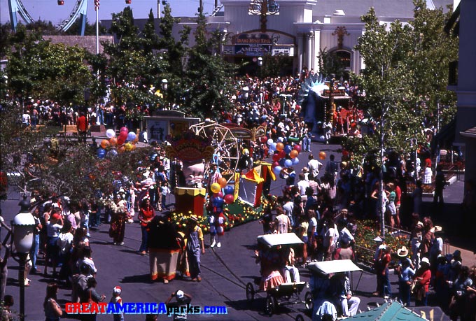 Parade in Hometown Square
This is a look at the parade winding its way through Hometown Square.
