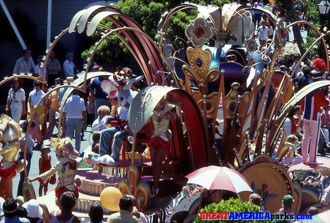 Merry Mardi Gras
Bugs appears to be king of the Merry Mardi Gras on this fanciful parade float.
