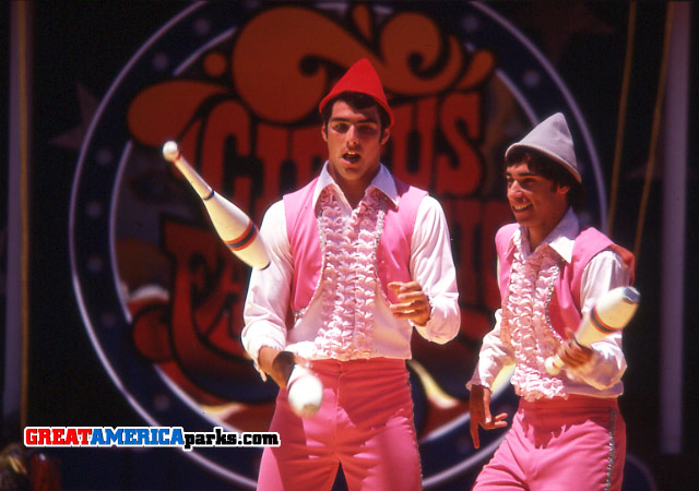 Circus Fantastic at Marriott's GREAT AMERICA
jugglers
Keywords: circus juggler jugglers