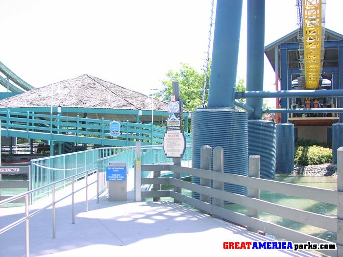 Gurnee 2004 - New entrance to Yankee Clipper, V2/ Verical Velocity at right
Keywords: Gurnee 2004 - New entrance to Yankee Clipper, V2/ Verical Velocity at right