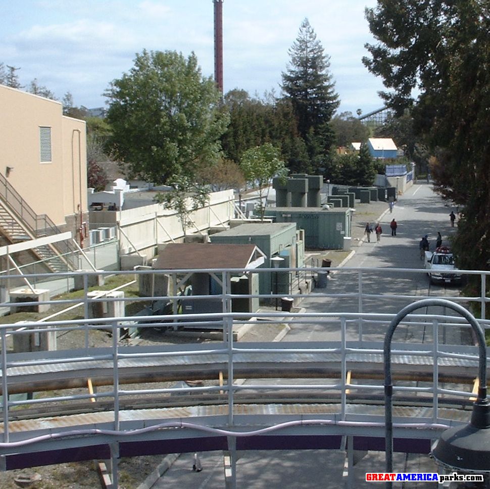 Tidal Wave remains
Here's a pic of the now green remains of The Tidal Wave/ Greased Lightnin' from the Vortex queue. The large circular supports (with the large blocks on top) held the loop and to the left not pictured is the floor of the loading station right next to Vortex's lift hill.
