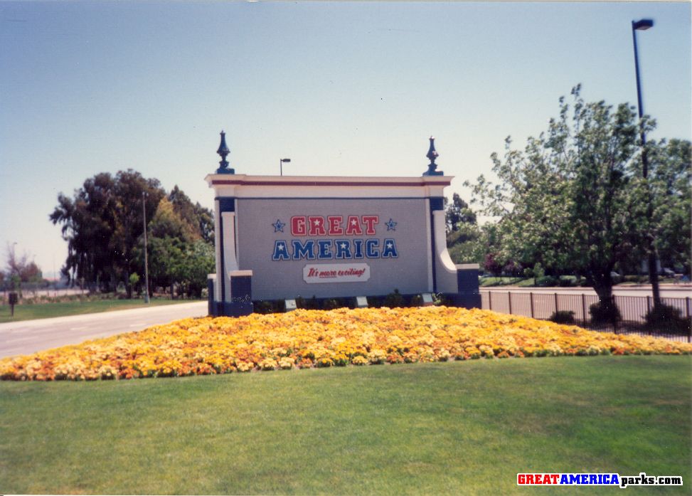 Great America Sign
The classic Great America sign without "Marriott\'s" or any other corporate designation.  Underneath the classic logo, it reads "It\'s more exciting!"
Keywords: Great America sign logo