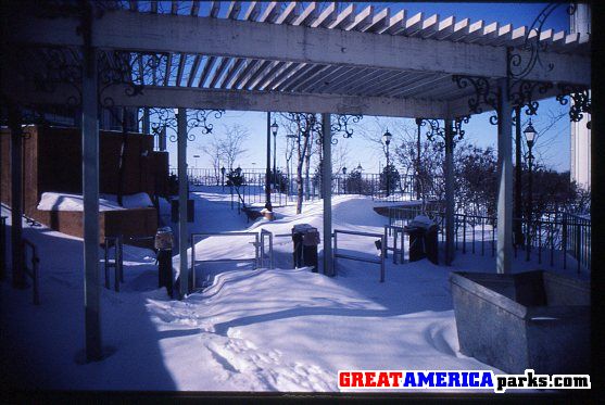 Pictorium Queue line circa 1984
Some very nice snow drifts in this shot!
